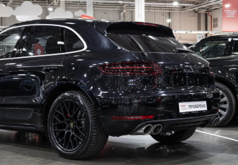 Подержанный автомобиль Porsche Macan 2017 года (11 фото)