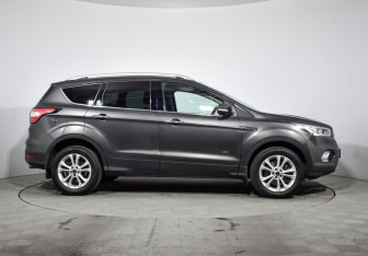 Подержанный автомобиль Ford Kuga 2017 года (4 фото)