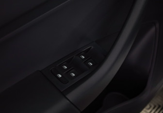 Подержанный автомобиль Skoda Rapid Liftback 2015 года (12 фото)