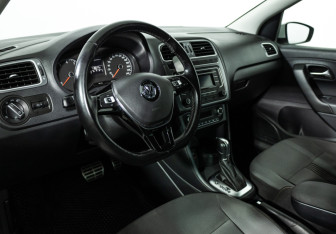 Подержанный автомобиль Volkswagen Polo Sedan 2016 года (11 фото)