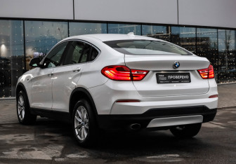 Подержанный автомобиль BMW X4 2017 года (8 фото)