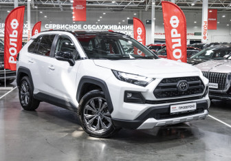 Подержанный автомобиль Toyota RAV4 2023 года (6 фото)