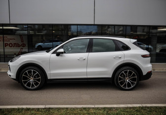 Подержанный автомобиль Porsche Cayenne 2019 года (7 фото)
