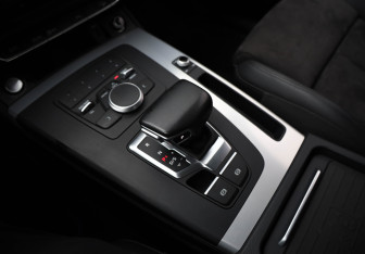 Подержанный автомобиль Audi Q5 2018 года (13 фото)