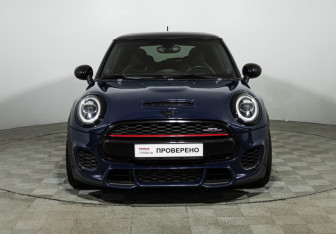 Подержанный автомобиль MINI Hatch 2018 года (2 фото)