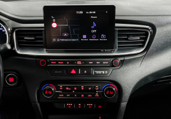 Подержанный автомобиль Kia Ceed Hatchback 2018 года (16 фото)