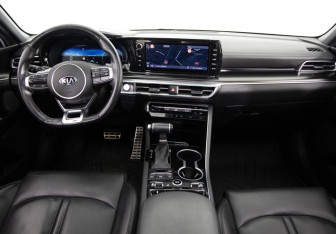 Подержанный автомобиль Kia K5 2021 года (28 фото)