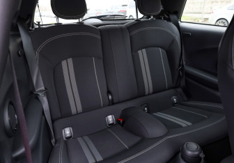 Подержанный автомобиль MINI Hatch 2020 года (28 фото)