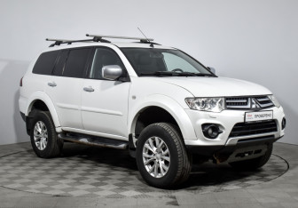 Подержанный автомобиль Mitsubishi Pajero Sport 2013 года (3 фото)