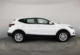 Подержанный автомобиль Nissan Qashqai 2021 года (4 фото)