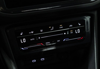 Подержанный автомобиль Volkswagen Tiguan 2021 года (17 фото)