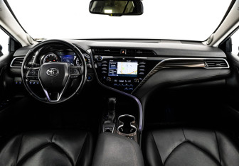 Подержанный автомобиль Toyota Camry Sedan 2019 года (11 фото)