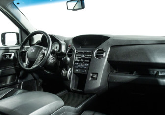 Подержанный автомобиль Honda Pilot 2013 года (9 фото)