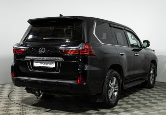Подержанный автомобиль Lexus LX 2018 года (5 фото)