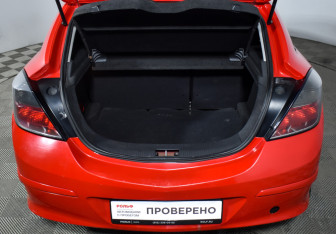 Подержанный автомобиль Opel Astra Hatchback 2010 года (18 фото)