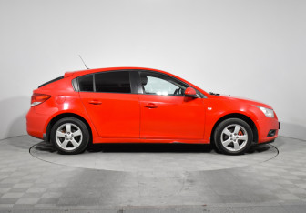 Подержанный автомобиль Chevrolet Cruze Hatchback 2012 года (4 фото)