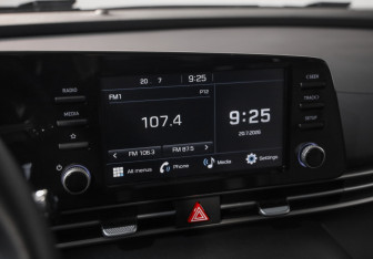 Подержанный автомобиль Hyundai Elantra Sedan 2023 года (13 фото)