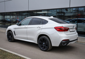 Подержанный автомобиль BMW X6 2018 года (6 фото)
