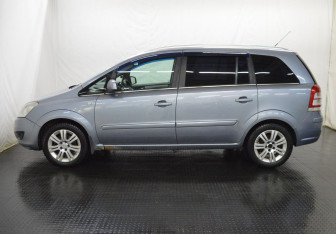 Подержанный автомобиль Opel Zafira Compactvan 2011 года (8 фото)