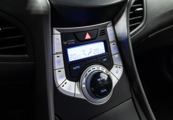 Подержанный автомобиль Hyundai Avante Sedan 2011 года (15 фото)