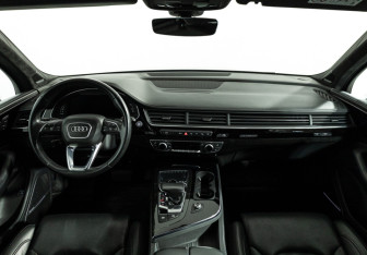 Подержанный автомобиль Audi Q7 2019 года (13 фото)