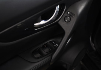 Подержанный автомобиль Nissan X-Trail 2016 года (21 фото)