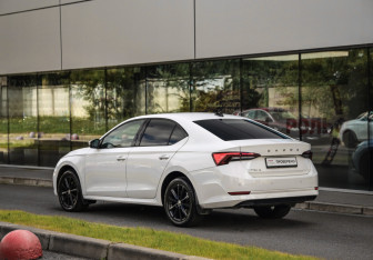 Подержанный автомобиль Skoda Octavia Liftback 2021 года (8 фото)