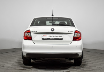 Подержанный автомобиль Skoda Rapid Liftback 2018 года (6 фото)