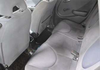 Подержанный автомобиль Honda Jazz 2008 года (11 фото)