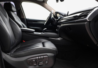 Подержанный автомобиль BMW X6 2016 года (25 фото)