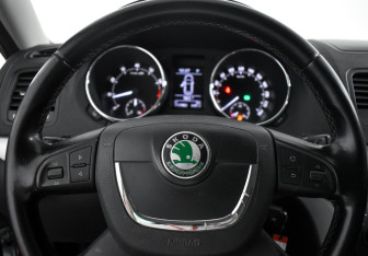 Подержанный автомобиль Skoda Yeti 2013 года (17 фото)