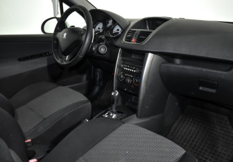 Подержанный автомобиль Peugeot 207 Hatchback 2010 года (12 фото)