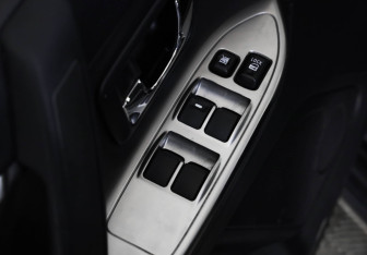 Подержанный автомобиль Mitsubishi Pajero 2014 года (23 фото)