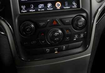 Подержанный автомобиль Jeep Grand Cherokee 2013 года (15 фото)