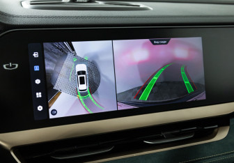 Подержанный автомобиль Geely Monjaro 2024 года (17 фото)