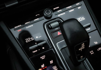 Подержанный автомобиль Porsche Cayenne 2018 года (21 фото)