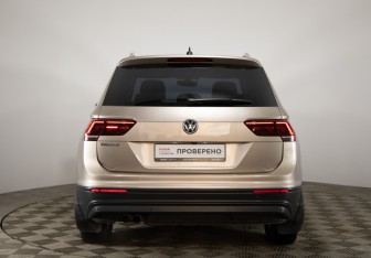 Подержанный автомобиль Volkswagen Tiguan 2018 года (6 фото)
