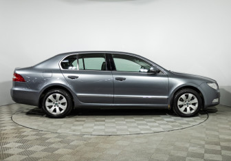 Подержанный автомобиль Skoda Superb Liftback 2011 года (4 фото)