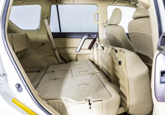 Подержанный автомобиль Toyota Land Cruiser Prado 2016 года (25 фото)