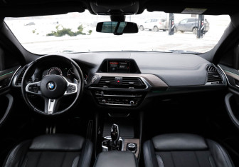 Подержанный автомобиль BMW X4 2018 года (12 фото)