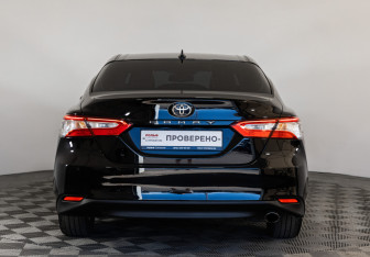 Подержанный автомобиль Toyota Camry Sedan 2019 года (6 фото)