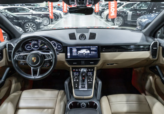 Подержанный автомобиль Porsche Cayenne 2020 года (36 фото)