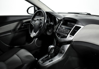 Подержанный автомобиль Chevrolet Cruze Sedan 2012 года (13 фото)