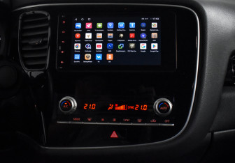 Подержанный автомобиль Mitsubishi Outlander 2022 года (16 фото)