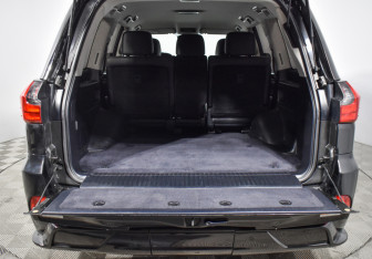 Подержанный автомобиль Lexus LX 2015 года (18 фото)