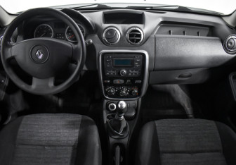 Подержанный автомобиль Renault Duster 2013 года (15 фото)