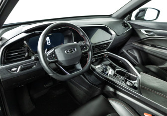 Подержанный автомобиль Geely Tugella 2023 года (11 фото)