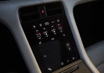 Подержанный автомобиль Porsche Taycan 2021 года (25 фото)