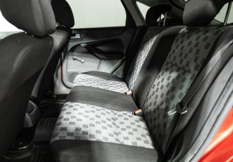 Подержанный автомобиль Ford Focus Hatchback 2007 года (10 фото)