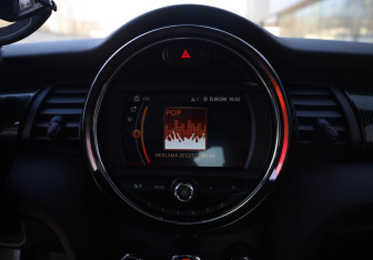 Подержанный автомобиль MINI Hatch 2019 года (18 фото)